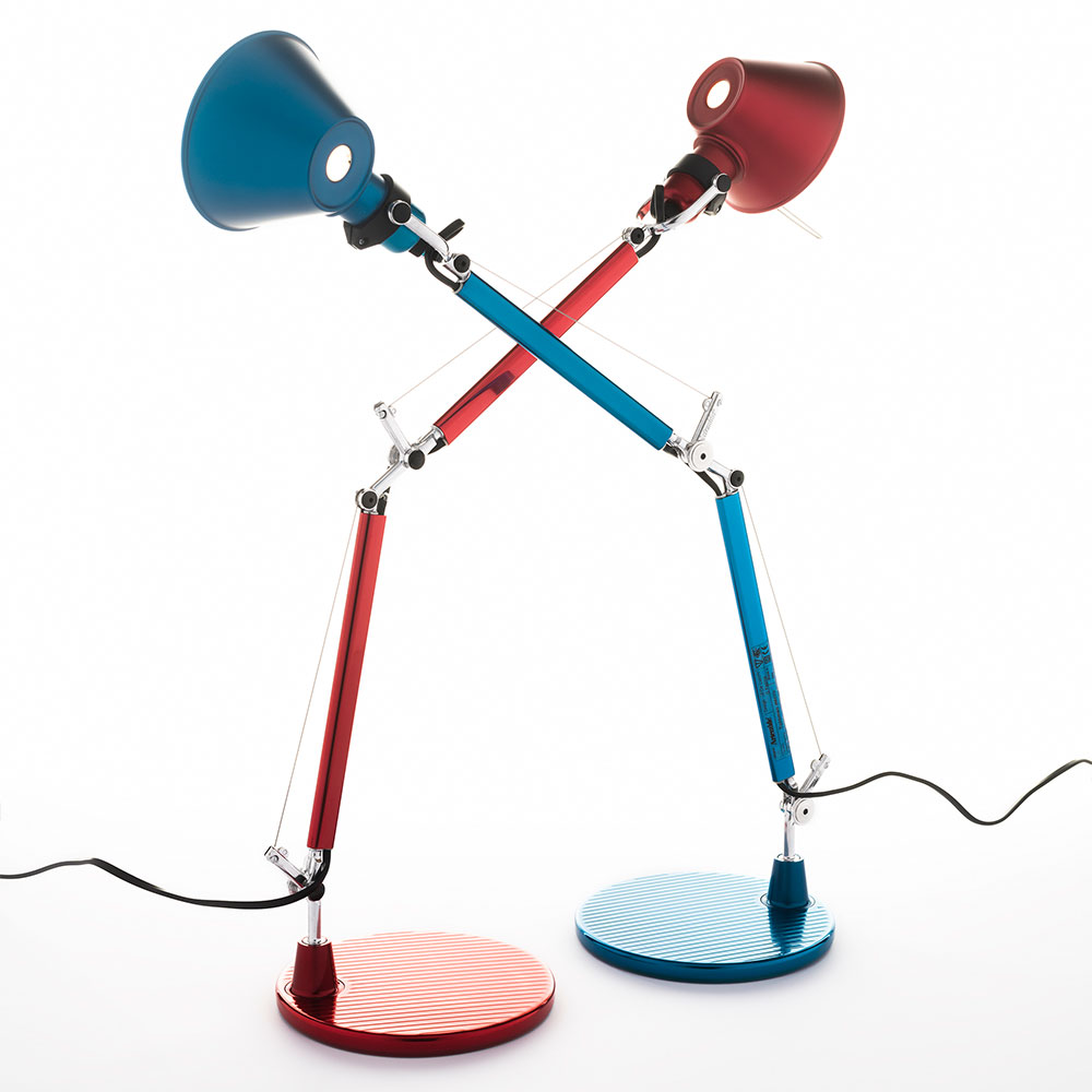 Die Tolomeo Mirco ist die kleine Ausführung der preisgekrönten Tolomeo Tavolo, der wohl bekanntesten Schreibtischleuchte. Die Tolomeo Micro Serie wurde 1999 von Artemide in die Tolomeo Familie aufgenommen.