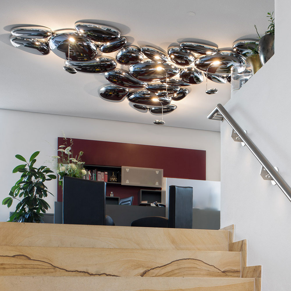 Artemide Skydro Wand- und Deckenleuchte  bei lampenonline.de. Der Fokus liegt dabei stets auf Innovation und der Integration modernster Technologien, ohne dabei die traditionellen Werte des Unternehmens aus den Augen zu verlieren. Ein besonderes Augenmerk