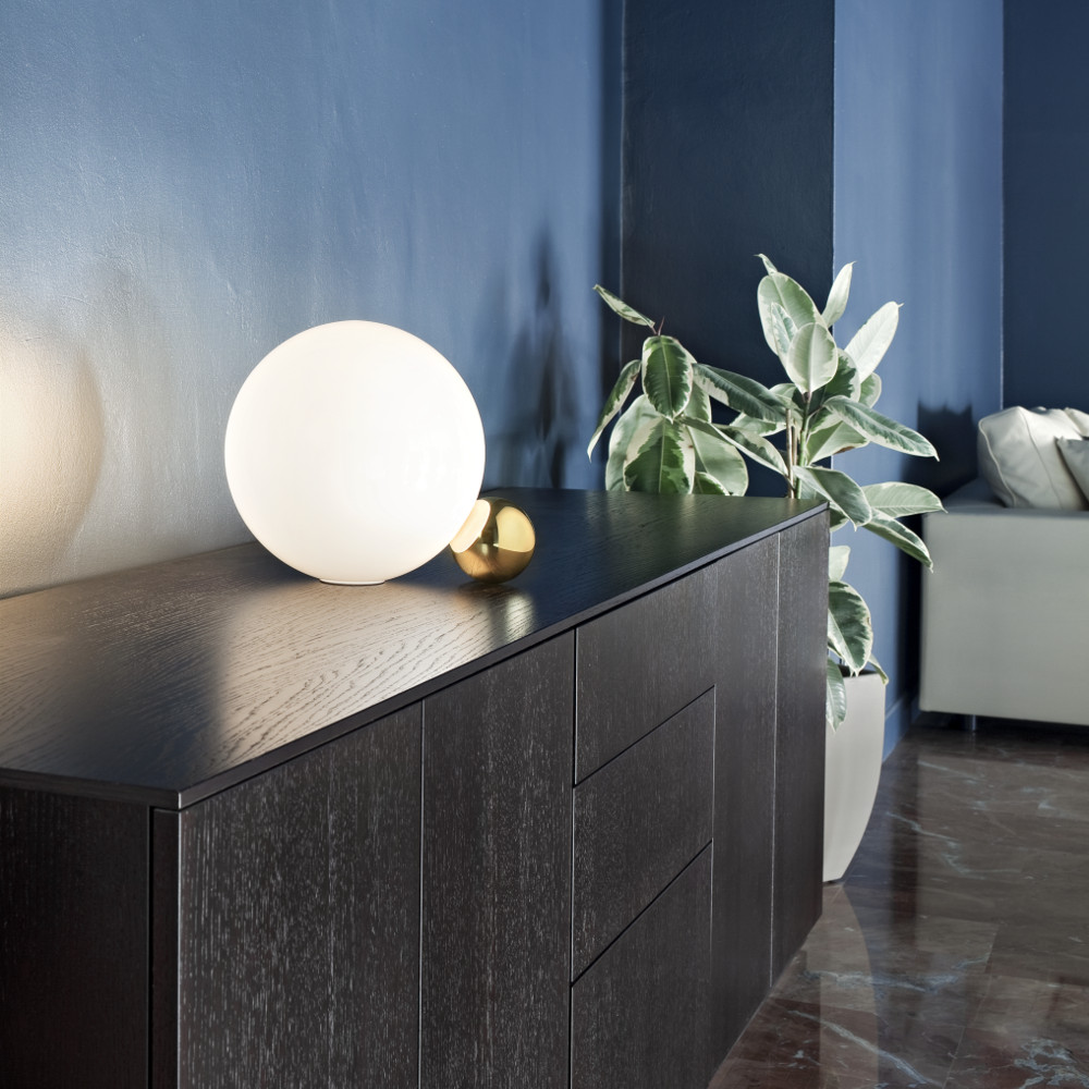 FLOS Copycat Tischleuchte bei lampenonline.de Die technische Ausstattung der Copycat Tischleuchte überzeugt durch moderne LED-Technologie, die bei einer Leistung von 16 Watt eine beeindruckende Lichtausbeute von 1380 Lumen erzeugt.