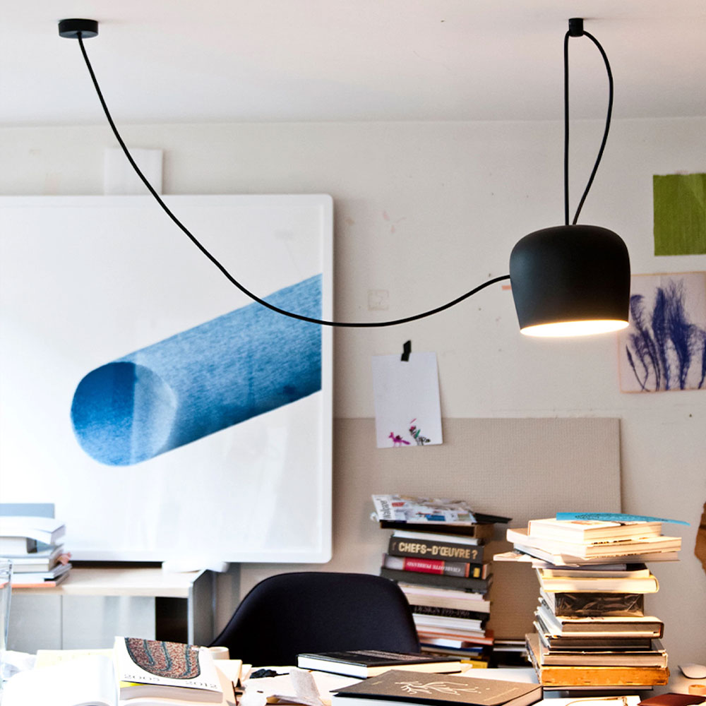 FLOS Aim LED Pendelleuchte bei lampenonline.de. Die FLOS Aim-Pendelleuchte lässt sich durch ein spezifisches Zertifikat eindeutig als Original identifizieren, die jeder Kunde mit der Versendung der Aim Leuchte von uns mitgeschickt bekommt.