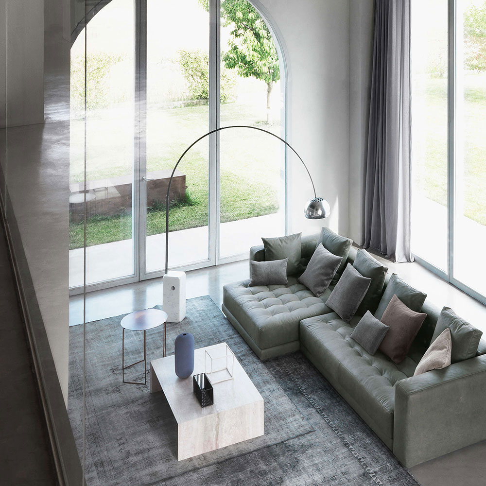 FLOS Arco LED-Bogenleuchte mit integriertem Kabeldimmer sowie Informationen zu Bedienung, Funktionen und Montage der Design-Bogenleuchte.