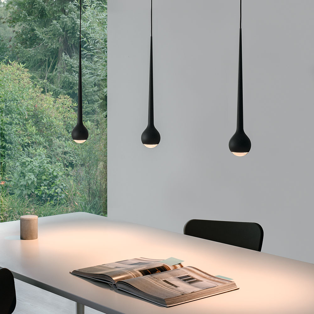 Nachhaltige LED-Pendelleuchte von GRAU – Made in Germany mit Fokus auf Langlebigkeit und ökologische Verantwortung. Falling Sun Leuchte von GRAU – nachhaltig produziert im Solarpark bei Hamburg, mit langlebiger LED-Technologie und hochwertiger Verarbeitung.