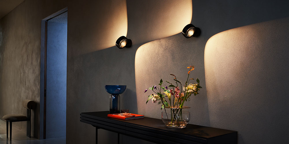 Occhio Mito Leuchte &ndash; ikonisches Design mit innovativer Lichttechnik. Durch einfache Gesten am Leuchtenkopf lassen sich verschiedene Lichtszenarien erschaffen und der Raum individuell inszenieren