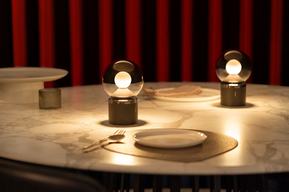 Simultane Steuerung mehrerer Luna pura Leuchten mit air sync Simultane Steuerung mehrerer Leuchten mit air sync – Einfach & smart