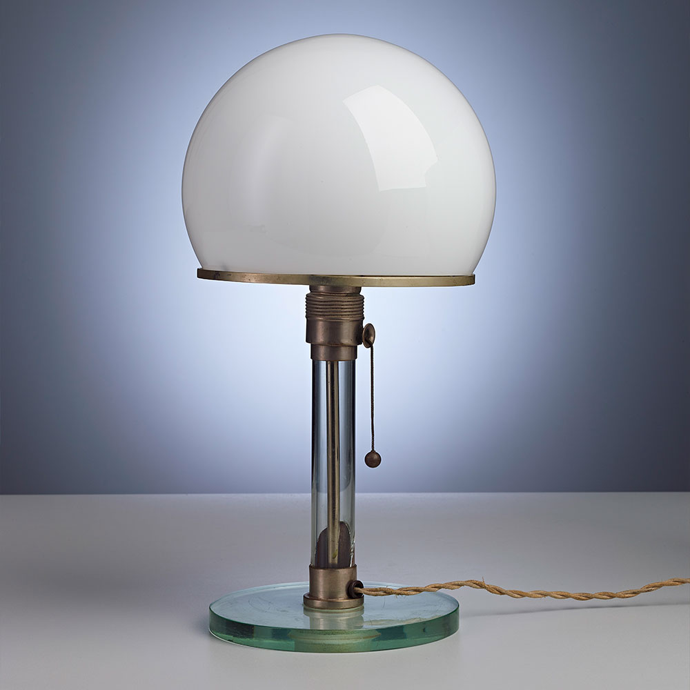 Wagenfeld Leuchte – Original Bauhaus Designklassiker von Tecnolumen Originale Wagenfeld Leuchte von Tecnolumen – ikonische Bauhaus Tischleuchte nach Entwurf von Wilhelm Wagenfeld aus den 1920er-Jahren