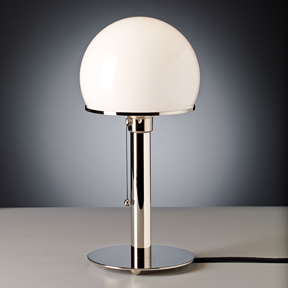Tecnolumen Wagenfeld WA 24 – Bauhaus Tischleuchte aus Metall Wagenfeld WA 24 Tischleuchte von Tecnolumen mit vernickeltem Metallfuß im klassischen Bauhaus Design