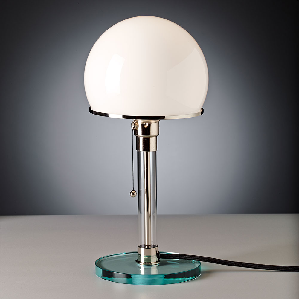 Tecnolumen Wagenfeld WG 24 – Klassische Bauhaus Tischleuchte Tecnolumen Wagenfeld WG 24 Tischleuchte mit opalem Glasschirm und Klarglasfuß – nach Bauhaus Original von 1924