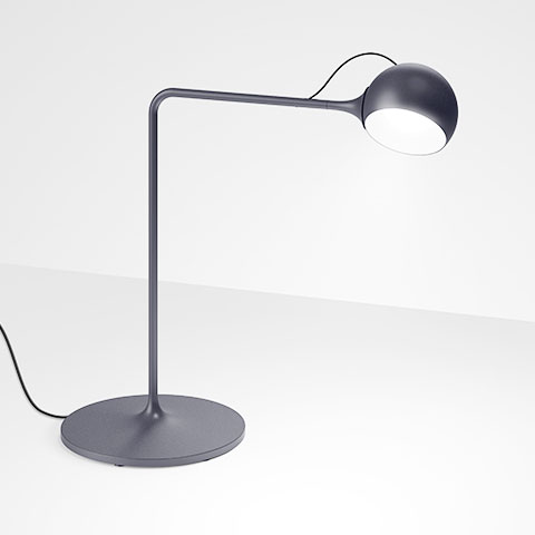 Ixa Tavolo von Artemide - Schreibtischleuchten in vielen Größen und Varianten