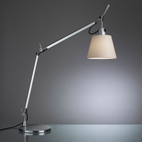 Tolomeo Basculante Tavolo von Artemide - Schreibtischleuchten in vielen Größen und Varianten